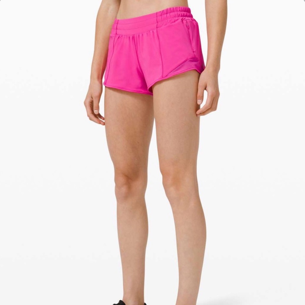 lululemon hotty hot 2.5” shorts